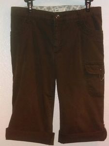Lee "Just below the waist" brown Capri pants